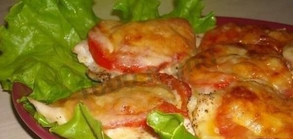 Куриное филе под сыром с помидорами