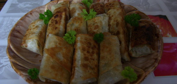 рулетики с мясом и солёным огурцом