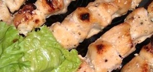 Сочные куриные шашлычки в кефирном маринаде