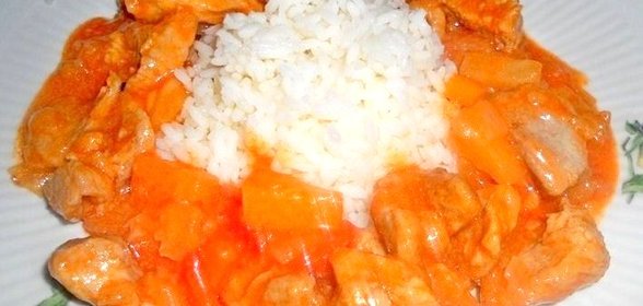 Свинина в кисло-сладком соусе с ананасами