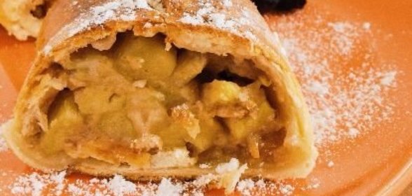 Закусочные бутерброды с сыром и орехами