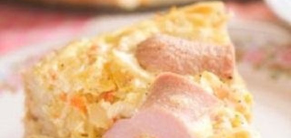 Пирог с квашеной капустой и сосисками