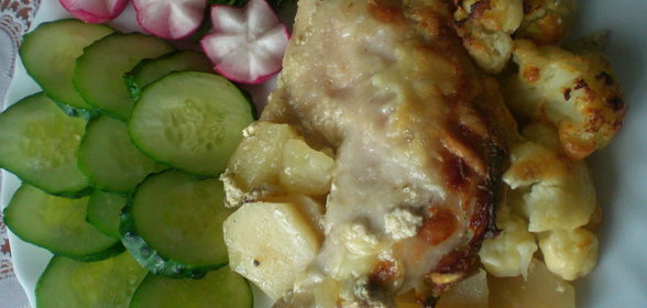 Курочка под сливками с картофелем и цветной капустой