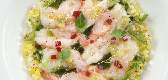 Северные креветки с хрустящими овощами