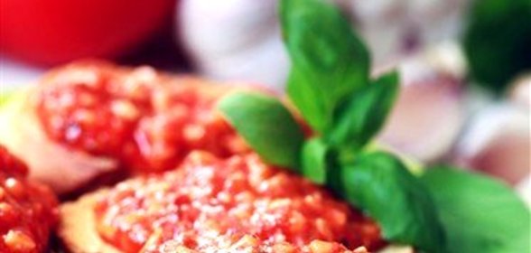 Брускетта с томатом