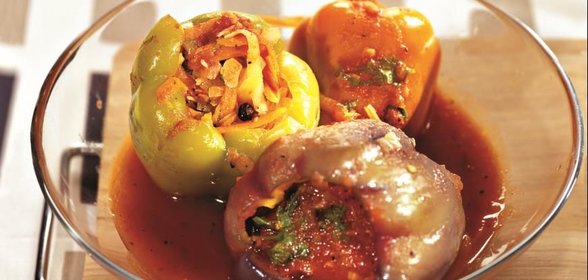 Консервированные перцы, фаршированные овощами