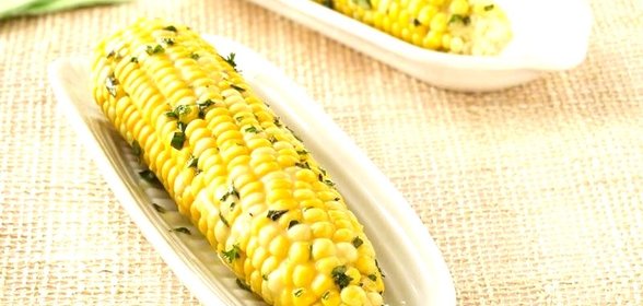 Кукуруза, запеченная в рукаве