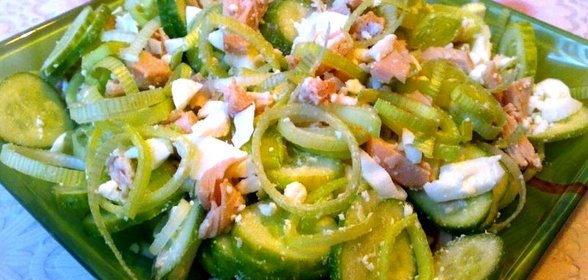 Салат из консервированных кальмаров