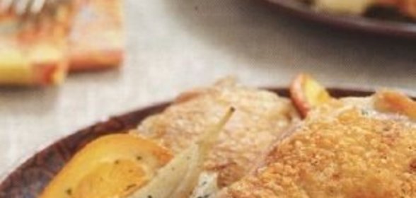 Салат из кальмаров, картофеля и квашеной капусты.