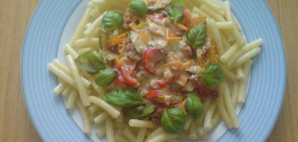 Макароны в сырно-овощном соусе