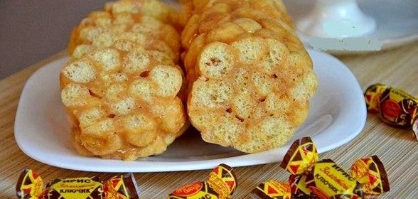 Колбаска из кукурузных палочек с ирисками