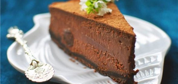 Чизкейк с шоколадом и черносливом