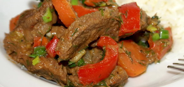 Конина тушеная с хреном и чесноком
