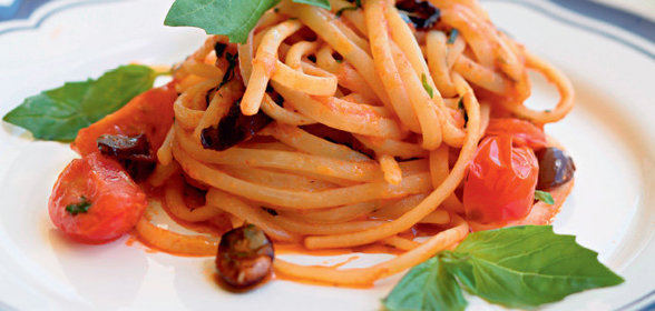 Паста лингвине путтанеска (linguine alla puttanesca)