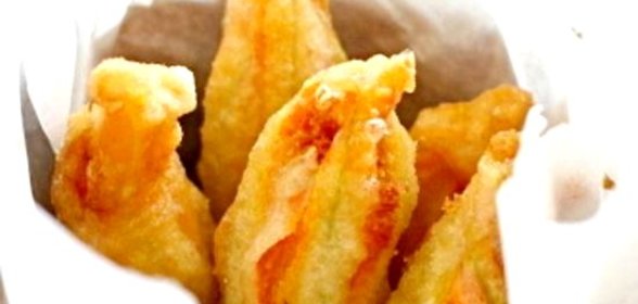 Жареные цветы цуккини с сыром