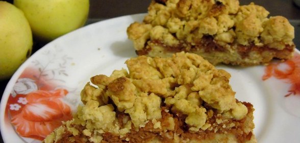 Тертый пирог с айвовым вареньем