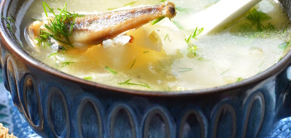 Суп с мойвой, киноа и квашеной капустой