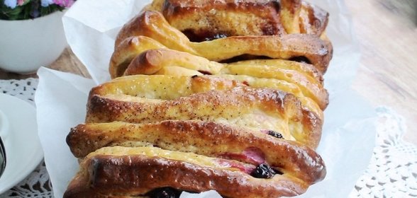 Пирог гармошка со смородиной