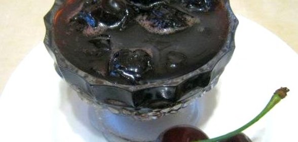 Вишневое варенье с косточками