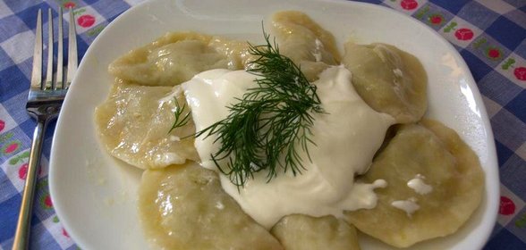 Вареники по - украински из молодой капусты с малом и сметаной