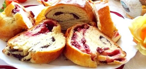 Рулет с вишней и маком