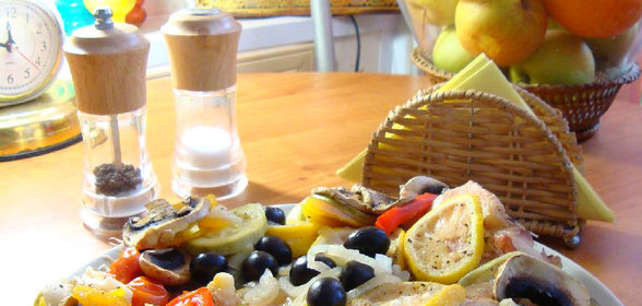 Морской окунь с овощами