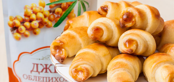 Рогалики из творожного теста с облепиховым джемом