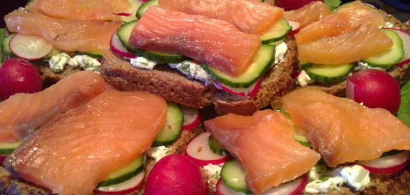 Датский открытый рыбный сэндвич