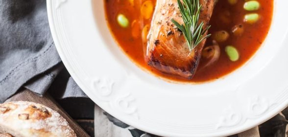 Запеченный лосось в томатах