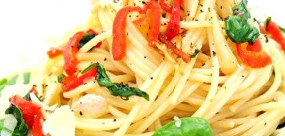 Спагетти с оливковым маслом, чесноком и перцем чили