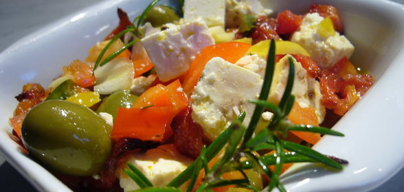 Фета в ароматизированном оливковом масле или антипасти