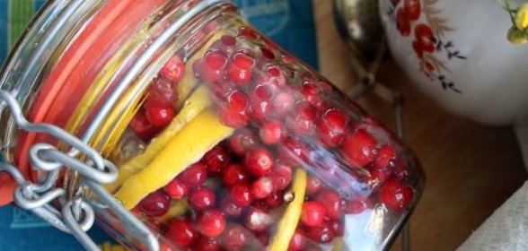 Заготовка из брусники и лимона, в сахаре