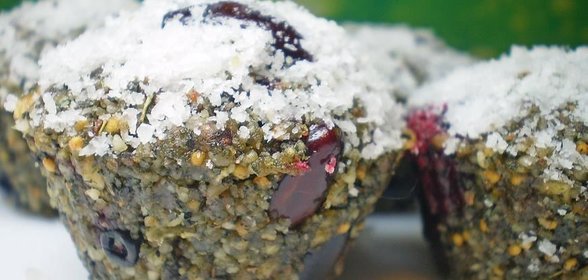 Ореховые маффины с ягодами