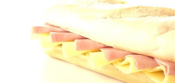 Французский багет с ветчиной серрано, манчего и инжирным джемом