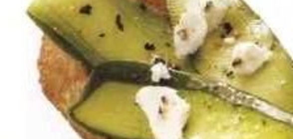 Чесночные гренки с цуккини и сыром