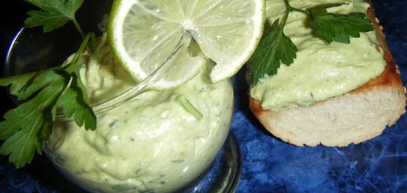 Соус из Авокадо с Гренками