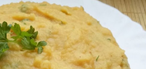 Брынза с помидорами и яйцами в горшочке