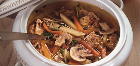 Грибной суп со свиными фрикадельками