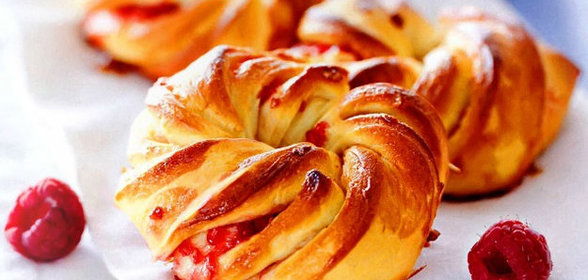 Булочки с малиновым джемом