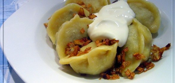 Вареники из заварного теста с квашеной капустой и печенью