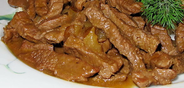 Мясо а-ля бефстроганов в апельсиновом соусе с грушей