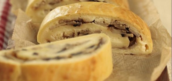 Картофельный рулет с грибами