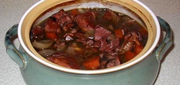 Курица, тушеная в духовке