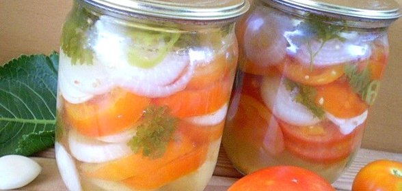 Салат из помидоров на зиму с луком