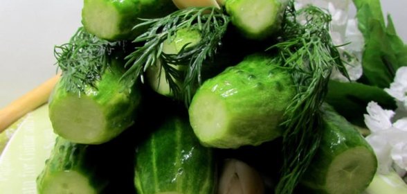 Малосольные огурчики в минеральной воде