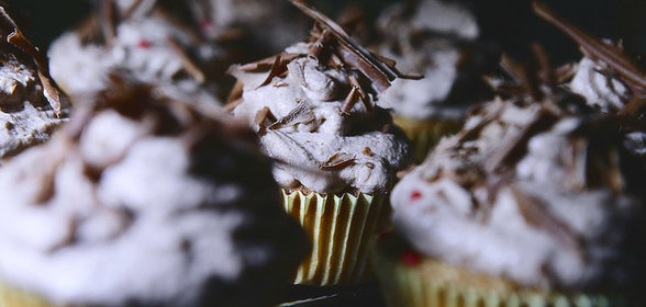 Сливочное пирожное с шоколадом