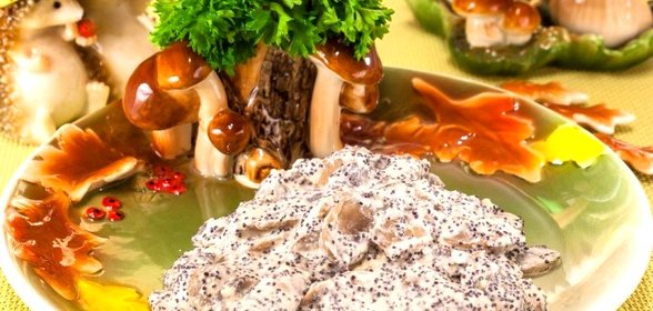 Шампиньоны, жаренные с маком и сметаной