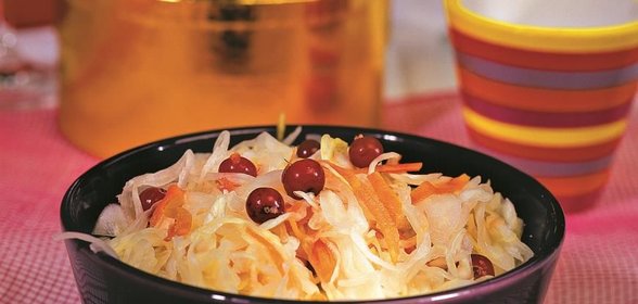 Квашеная капуста с клюквой