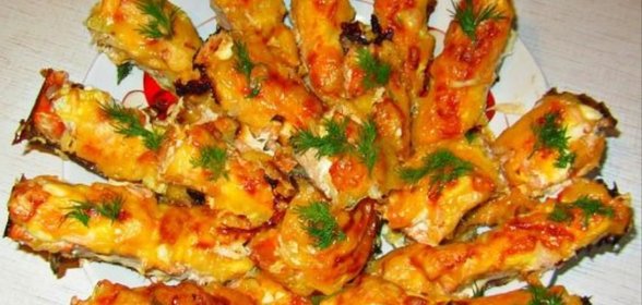 Кета с луком и сметаной