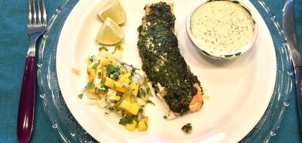 Лосось, запеченный под укропным песто